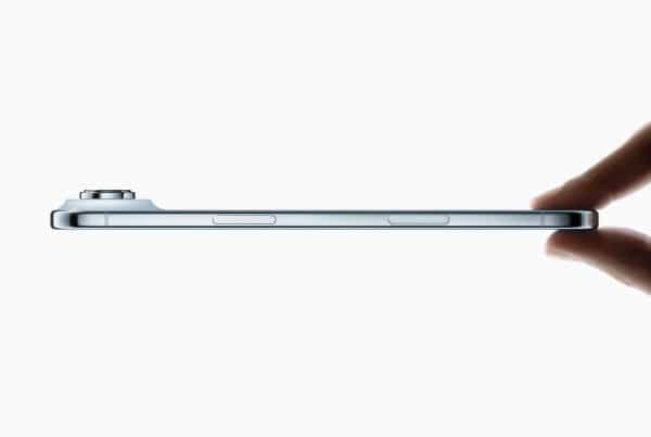 Apple iPhone Air- Side Image with Hand